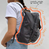 Mochila Para Viajeros Saludos del Mundo Color Gris Inglés - Pepita Viajera